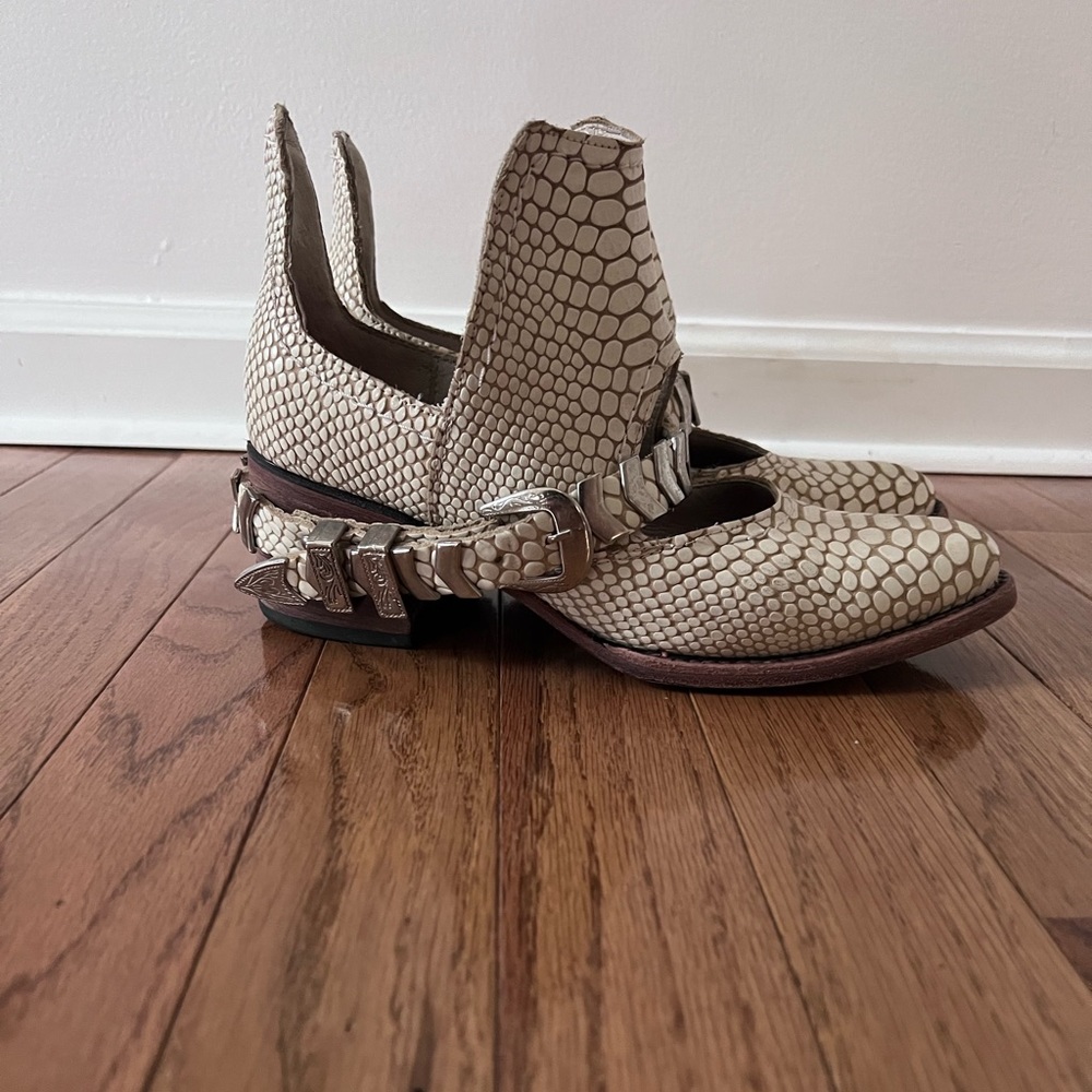 Freebirds Blade White-Snake